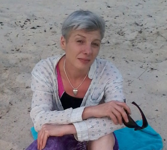 Woman sitting on the beach reflecting on getting back on track without self-criticism Woman sitting on the beach reflecting on getting back on track without self-criticism